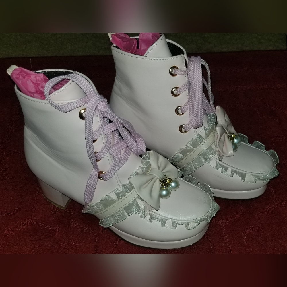 Light pink booties with white ruffles.